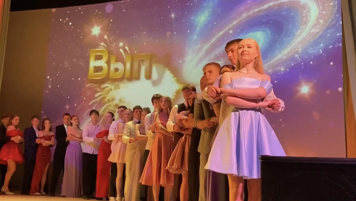 Как же быстро пролетели эти 9 лет... 🕊️

Вот и отгремел наш выпускной в 9-х классах!🎉🎓

Кажется, 