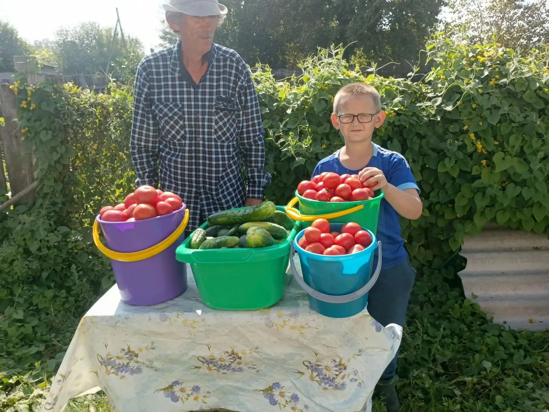 Жители поселка Абакумово приняли участие в районном конкурсе «Ветеранское подворье». Он...