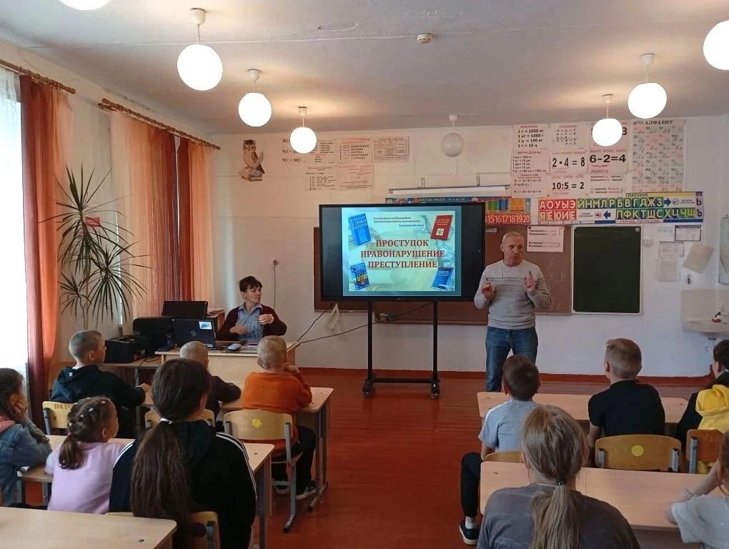 Профилактическое мероприятие: «Правовая грань: Проступок, правонарушение, преступление».
8 июня в ра