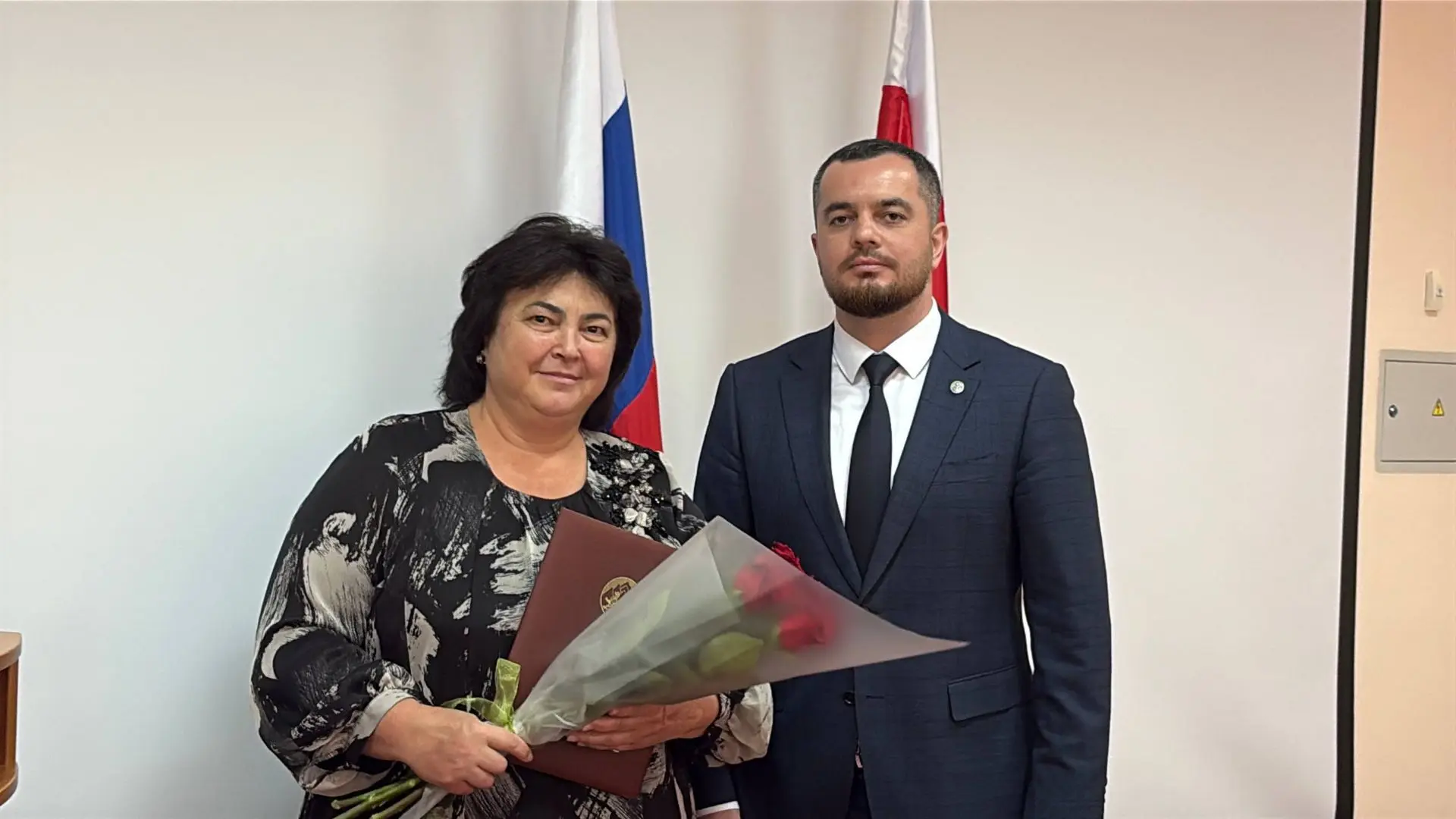 🌸Министр труда и социального развития РСО-Алания Юрий Маирбекович Абаев вручил Благодарности Главы 