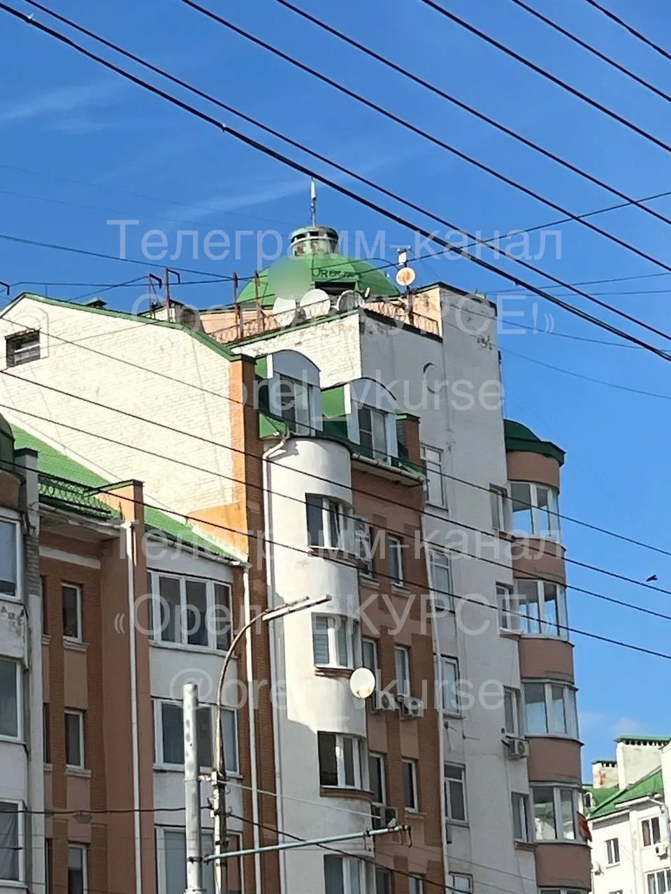 📩📤📥📨✉️Ванлдалы каким-то образом разрисовали купол в центре,также украли лестницу из...