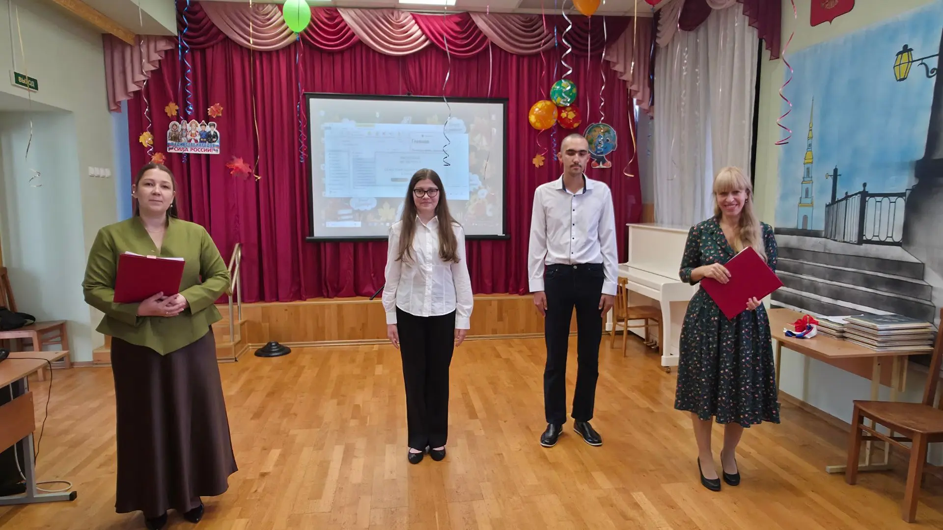 Ура! Новый учебный год. Торжественная линейка в школе 🔔