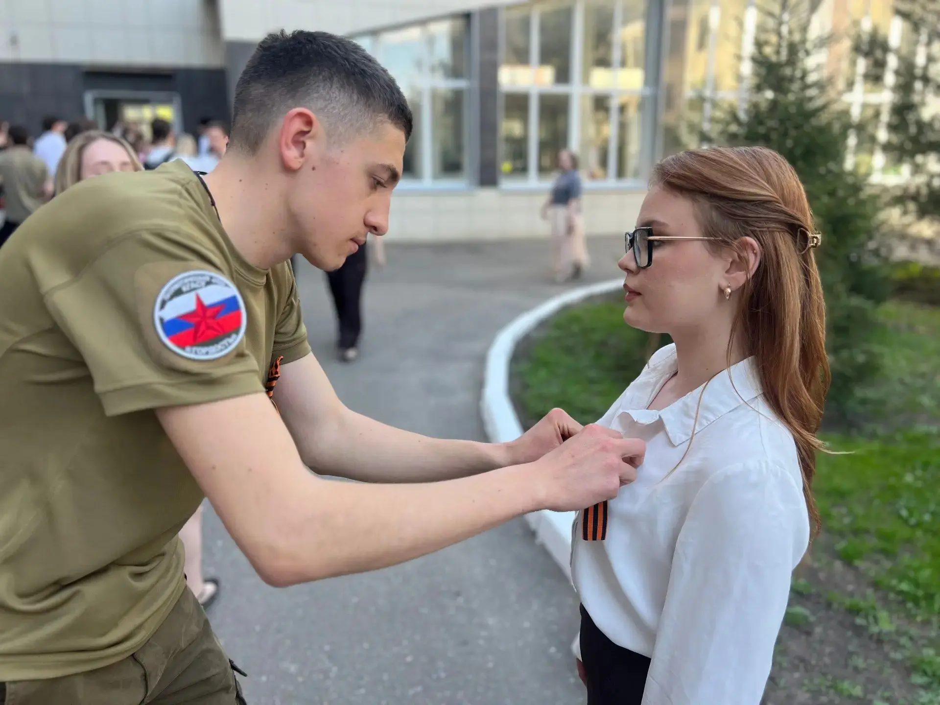Добрый вечер, дорогие друзья.  Вместе с нашей Родиной, великой Россией и со всем передовым зарубежны