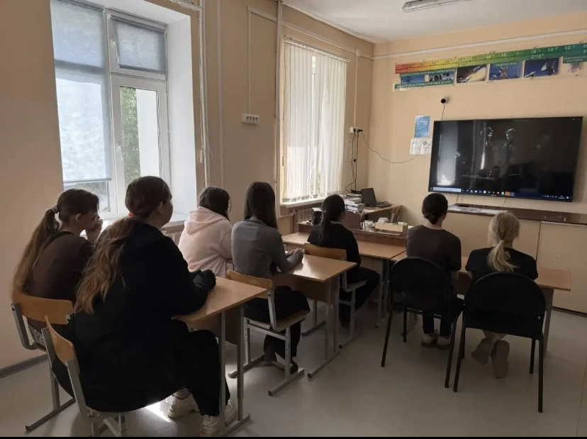 🎬 Память священна: в нашей школе прошел исторический кинопоказ