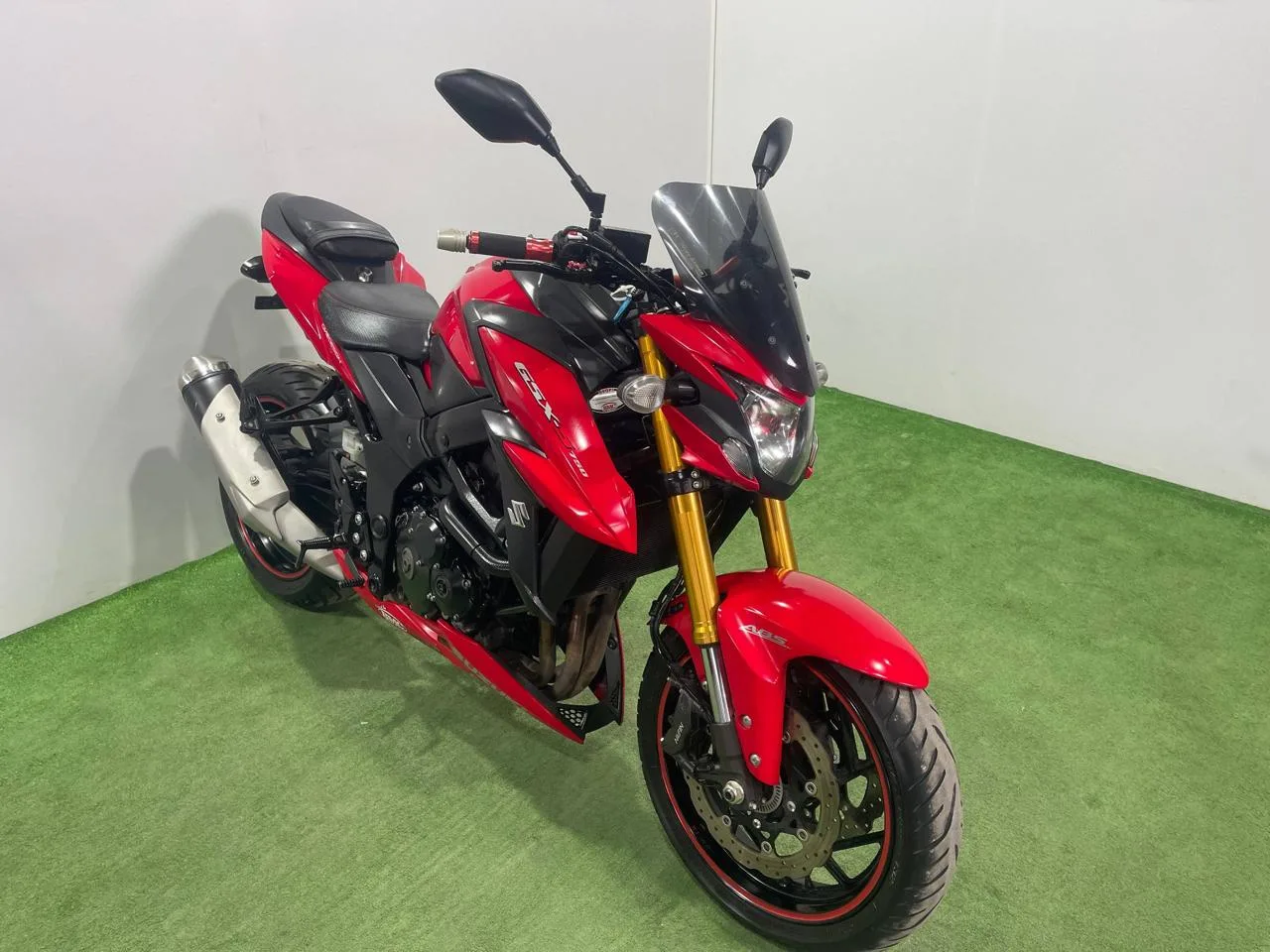 SUZUKI GSX-S750 в наличии во Владивостоке  Характеристики:  - 2017 год - объем 750 см3 - Аукцион JBA