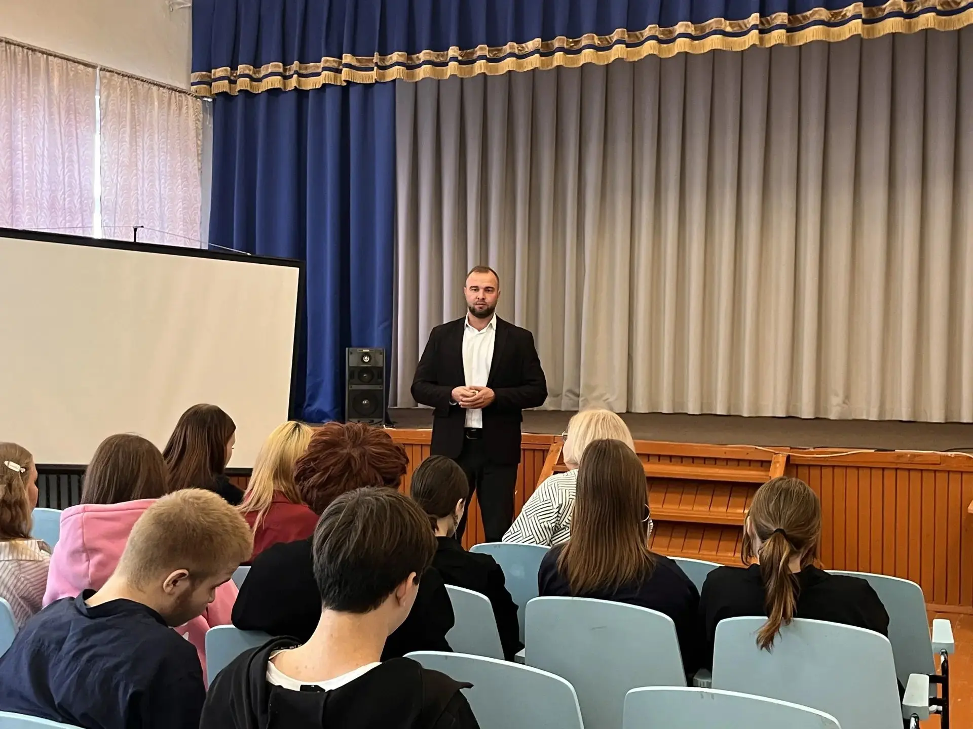 Сегодня в школе №21 п. Новая Кола вместе с председателем территориальной избирательной ...