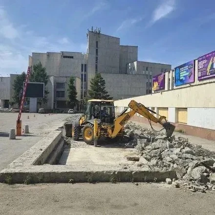 ⛲️ В Иркутске демонтируют фонтан возле музыкального театра