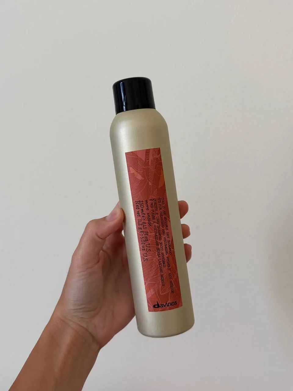 Мои последний находки для волос.

Сухой шампунь davines:

- вкусно пахнет
- не склеивает волосы
- не