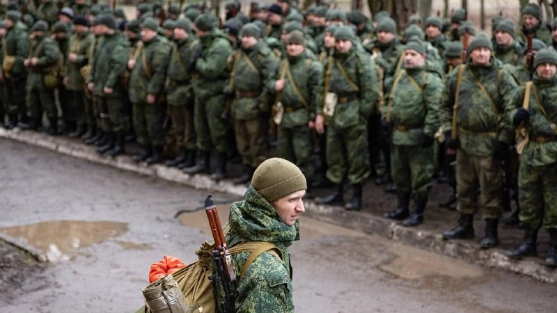 ❗Мобилизация на 500-700 тысяч человек для создания резерва нужна в России, заявил депут...