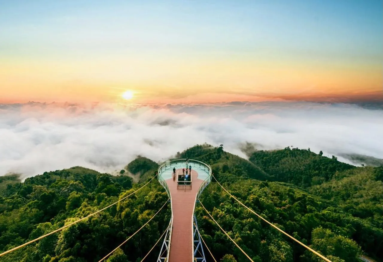 Skywalk Aiyerweng в Бетонге, Таиланд 🇹🇭  🔹 Skywalk Aiyerweng - смотровая площадка в провинции Яла на