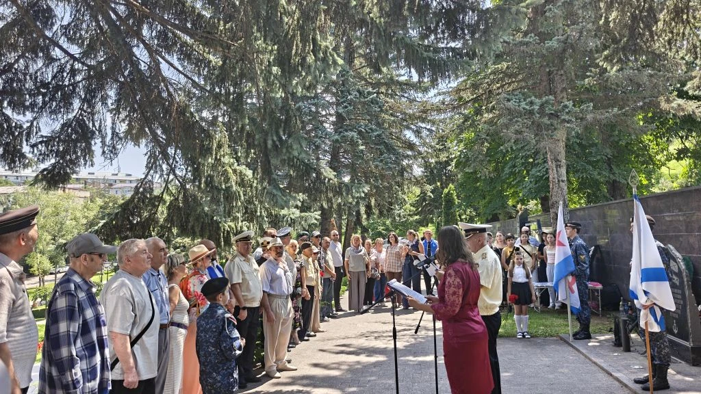 Сегодня педагоги нашей школы приняли участие в торжественном митинге, посвященном прибл...