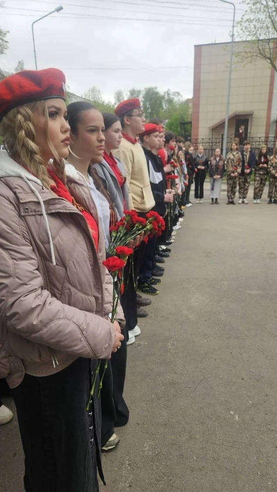 "Бессмертный полк" Это замечательная и важная традиция. Участие школьников в «Бессмертном полку» пом