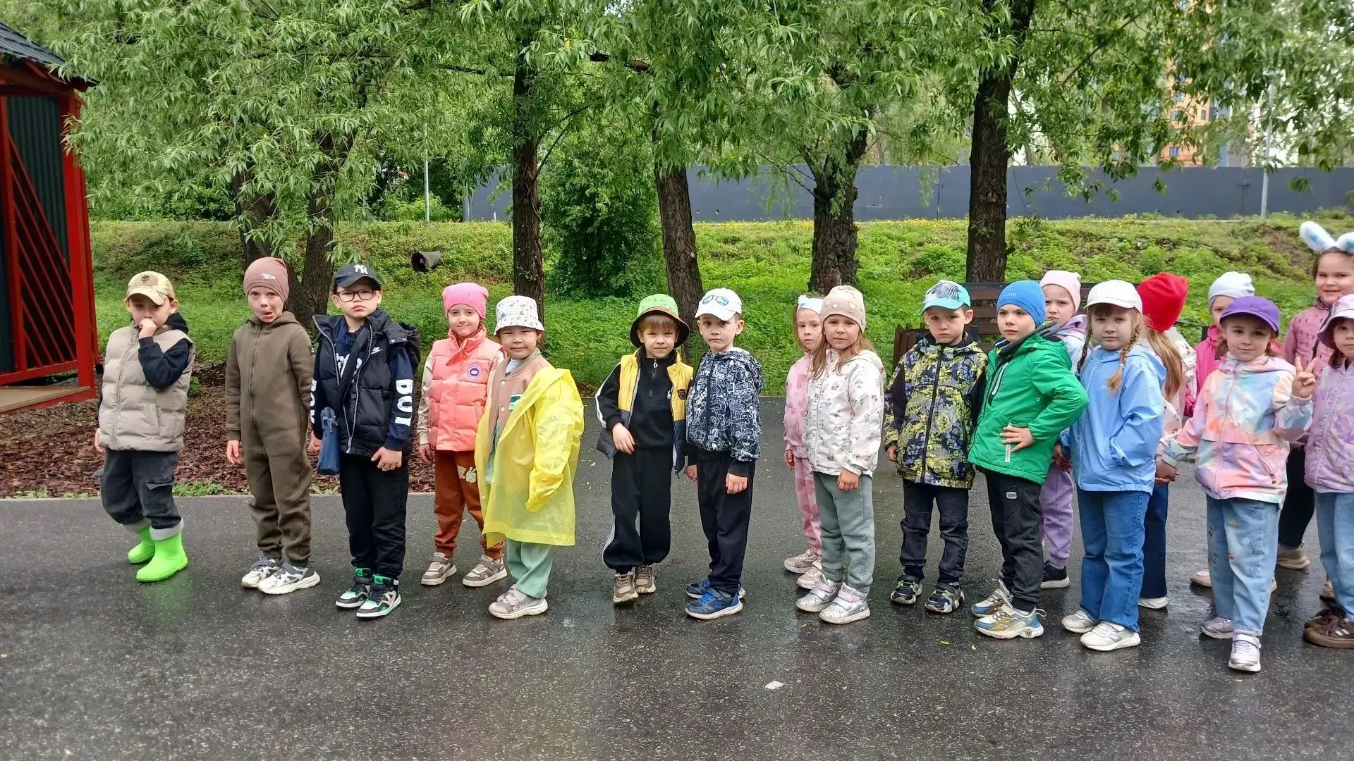 🚌🌿✨ В детском саду № 185 существует многолетняя замечательная традиция организовывать...