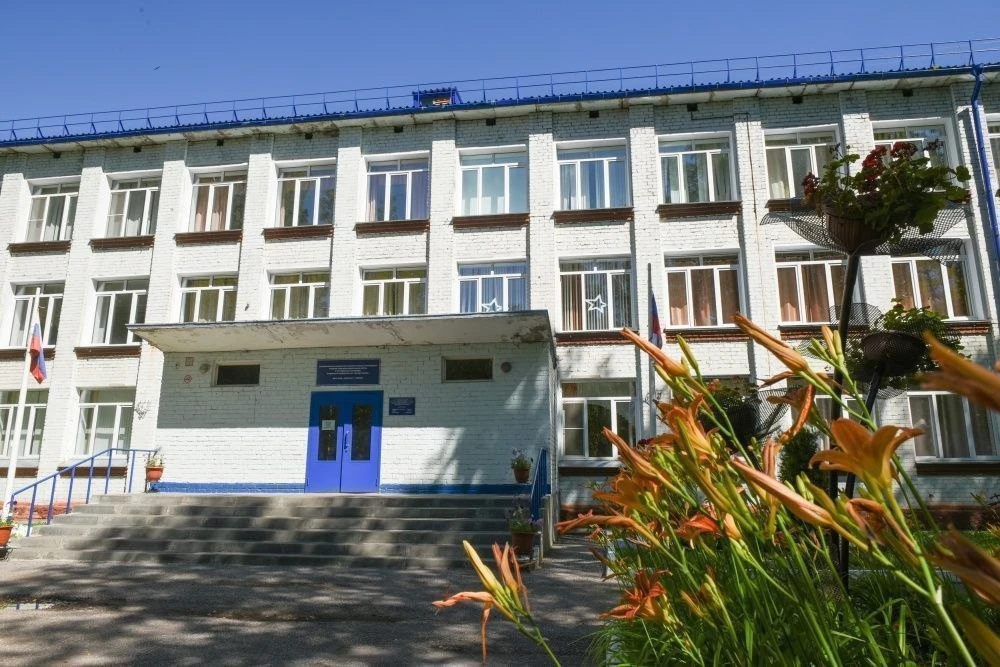 Десять - в одной параллели:
В Кирове назвали школы-рекордсмены по числу первых классов 

В этом году