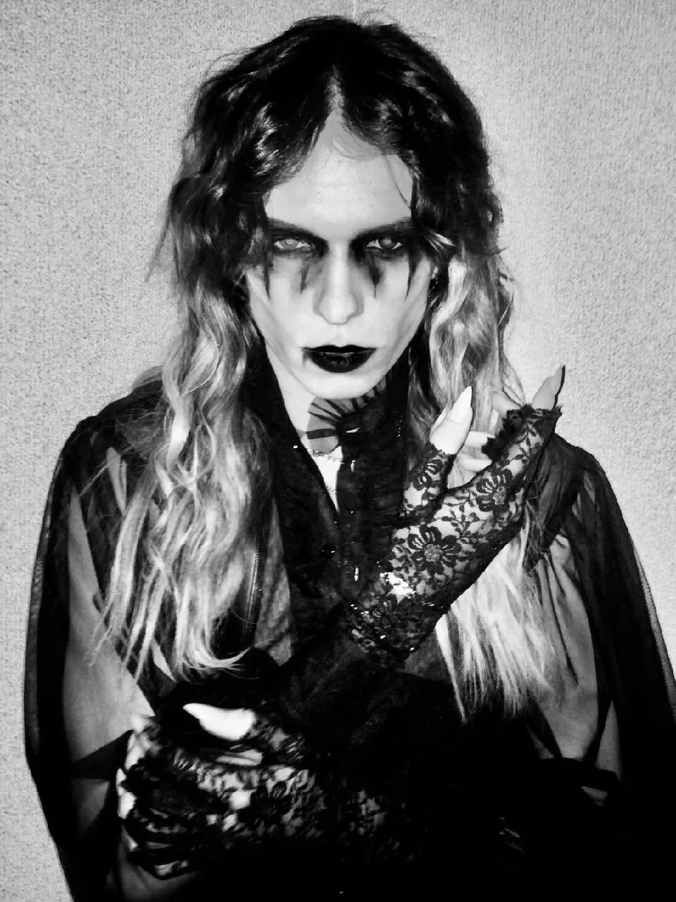 2hollis выложил жуткие фото 😐

❤️ — Страшно, выключаю
🤡 — Что это вообще?