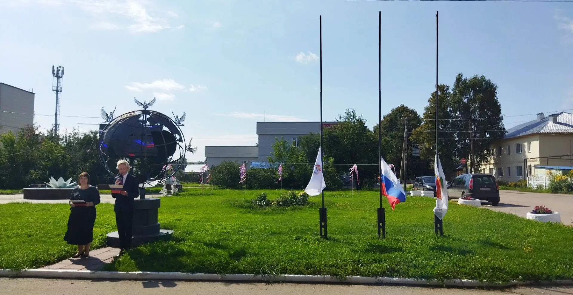 В преддверии Дня государственного флага Российской Федерации по всей стране проходит мн...