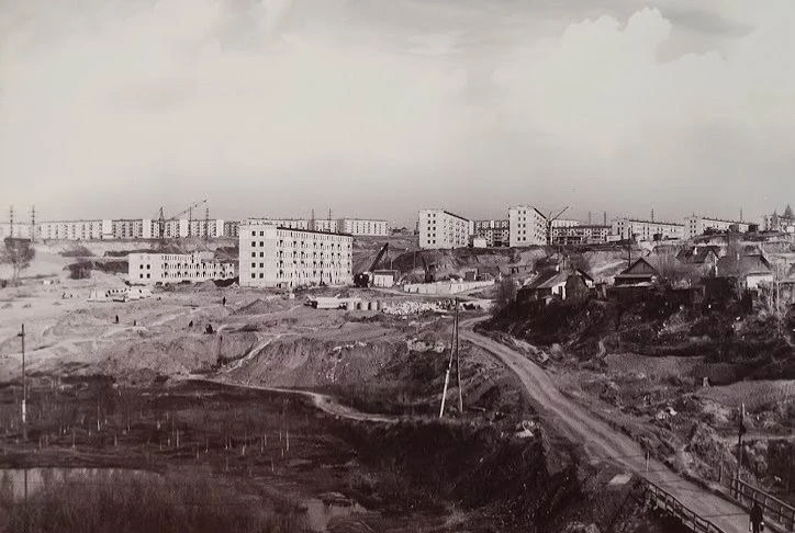 Вид от Каменки в сторону улиц Есенина и Богаткова. Фото 1968-69г. Слева наверху дома Ку...