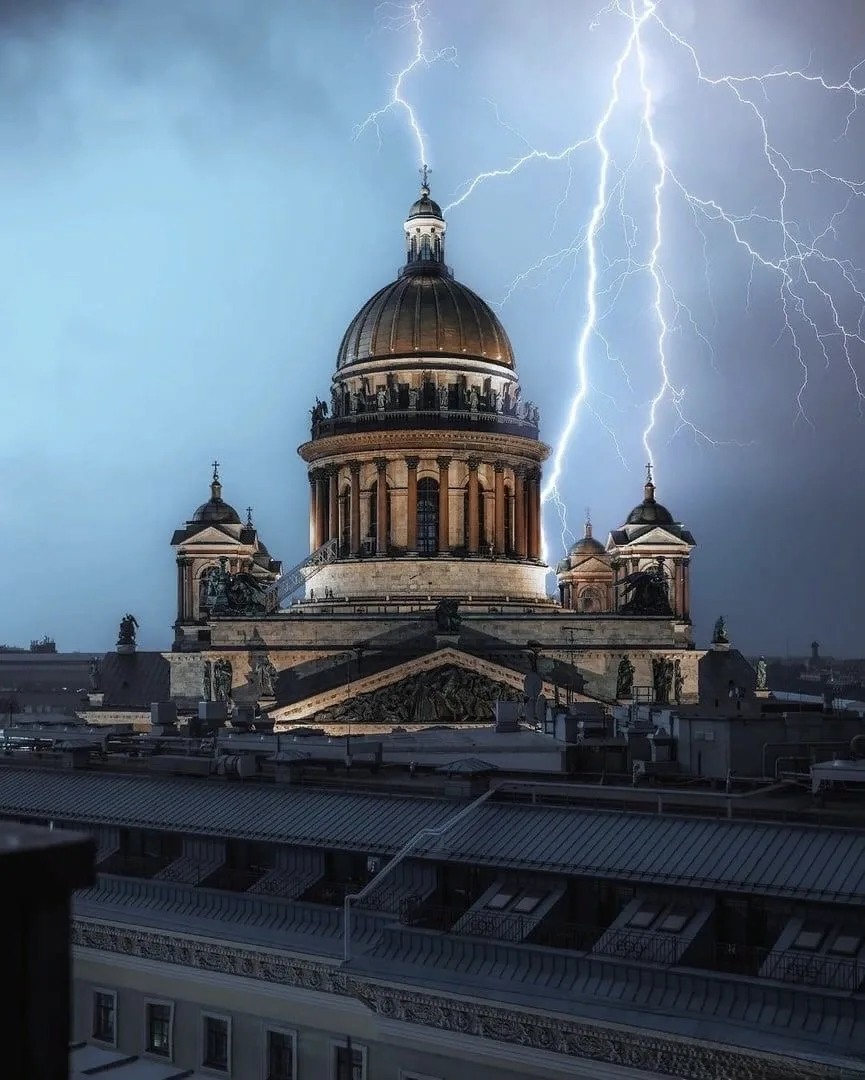 ⚡ Гроза сегодня ударит по Петербургу, — предупреждение МЧС @spbtoday