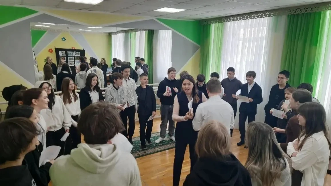 🗓 Сегодня ученики  7 «Д» класса посетили подростковый клуб «Метеор». 18 марта - День воссоединения Р