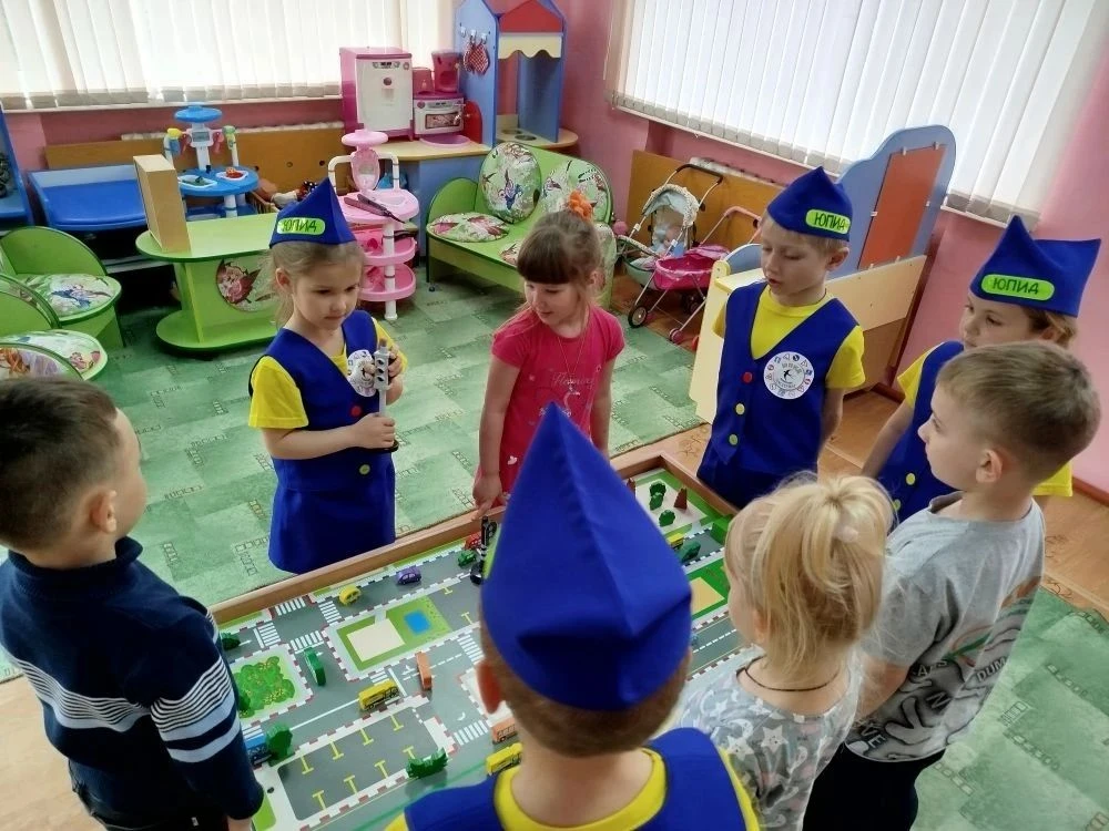 26 мая в нашем детском саду царила настоящая дорожная суета! Мы провели захватывающие с...