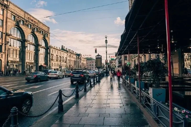 ❕Синоптики: Дождь и ветер с порывами до 20 м/с накроют завтра Петербург.