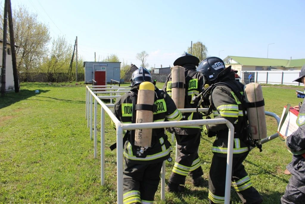 🚂🔥 Соревнования звеньев ГДЗС в гарнизоне г. Агрыз  На базе пожарно-спасательного гарнизона г. Агрыз 