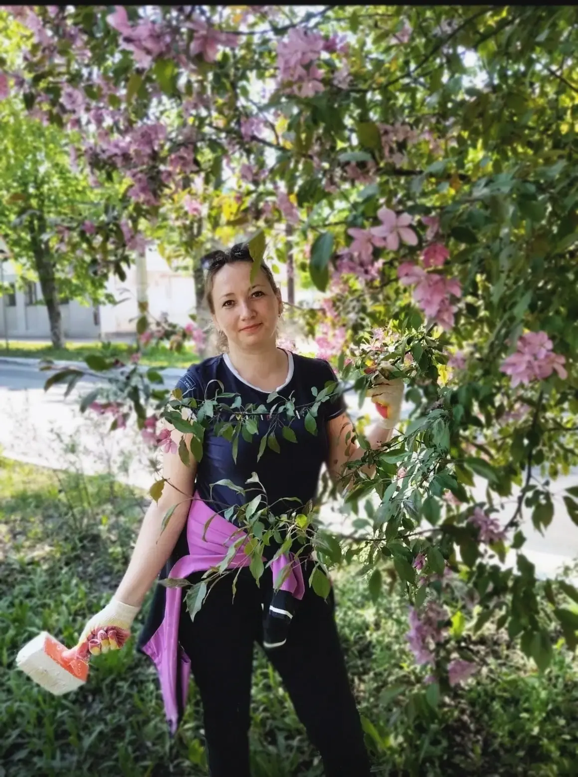 🌿🧹Сделаем наш город краше вместе! 
 
Сотрудники отдела ЗАГС администрации г. Гуково активно участв