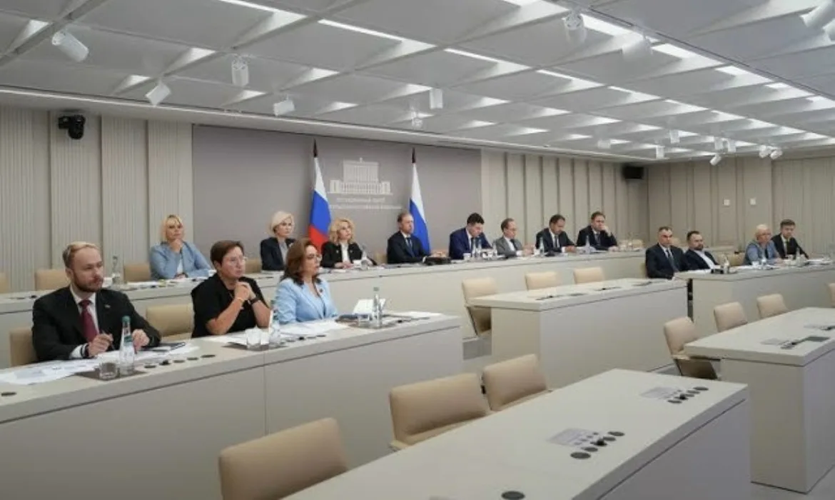 й стандарт, одобренный Российской трехсторонней комиссией по регулированию социально-тр...