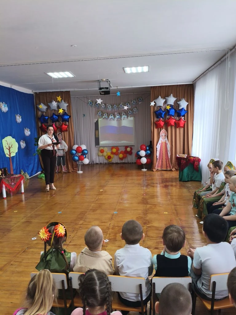 8 мая в нашем детском саду "Солнышко" прошёл фестиваль национальных культур „Я, ты, он,...