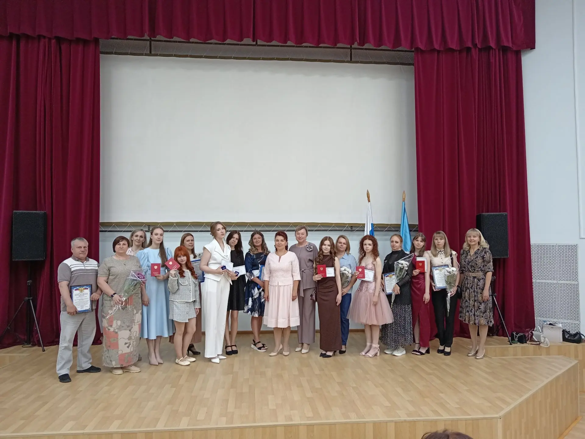 🎓 Сегодня в администрации Новгородского округа чествовали лучших выпускников!

С гордостью и радост