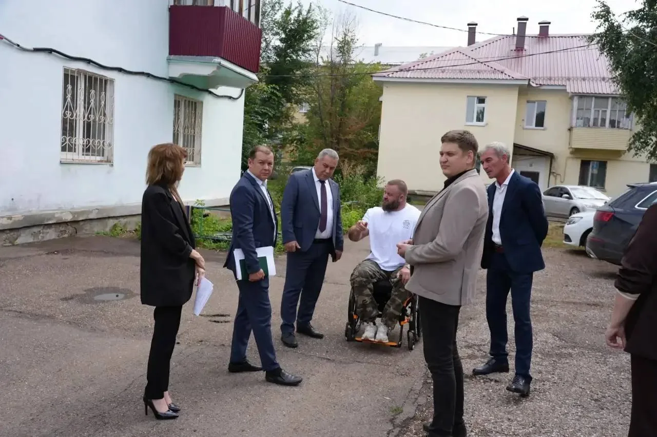 Глава Салавата обсудил восстановление дорог с активистом