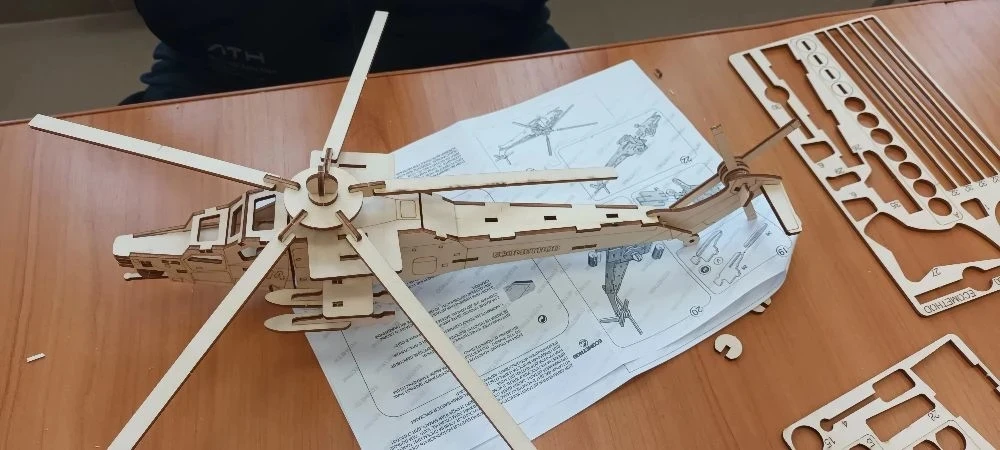Взгляд в небо и руки в деле: 6А класс в ЦНТИ к 23 Февраля! 🚁  19 февраля для нашего 6А класса выдалс