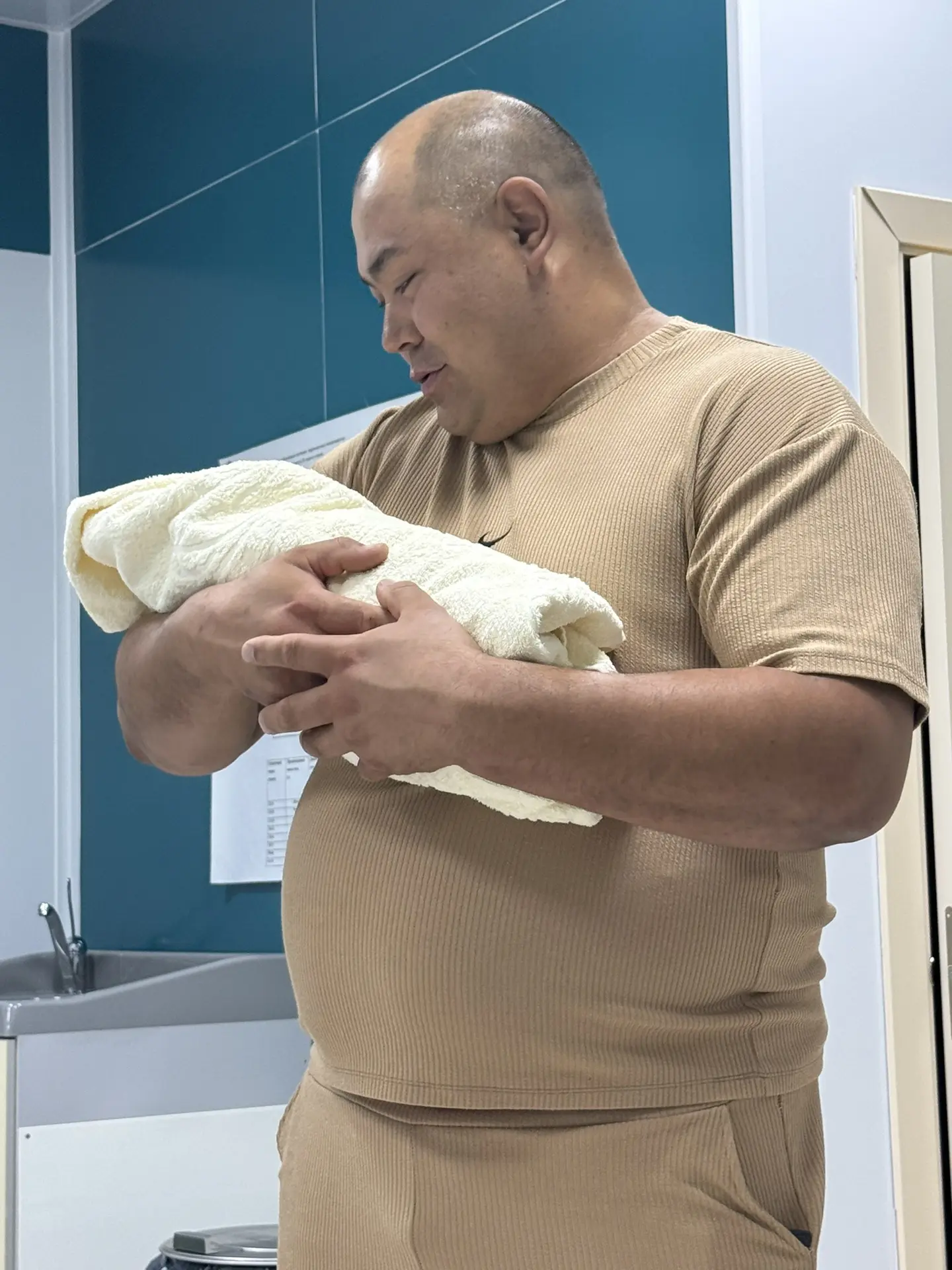 Мои хорошие! Сегодня в 3:20 утра у нас родилась доча🫶 Асылжан перерезал пуповину. Завт...