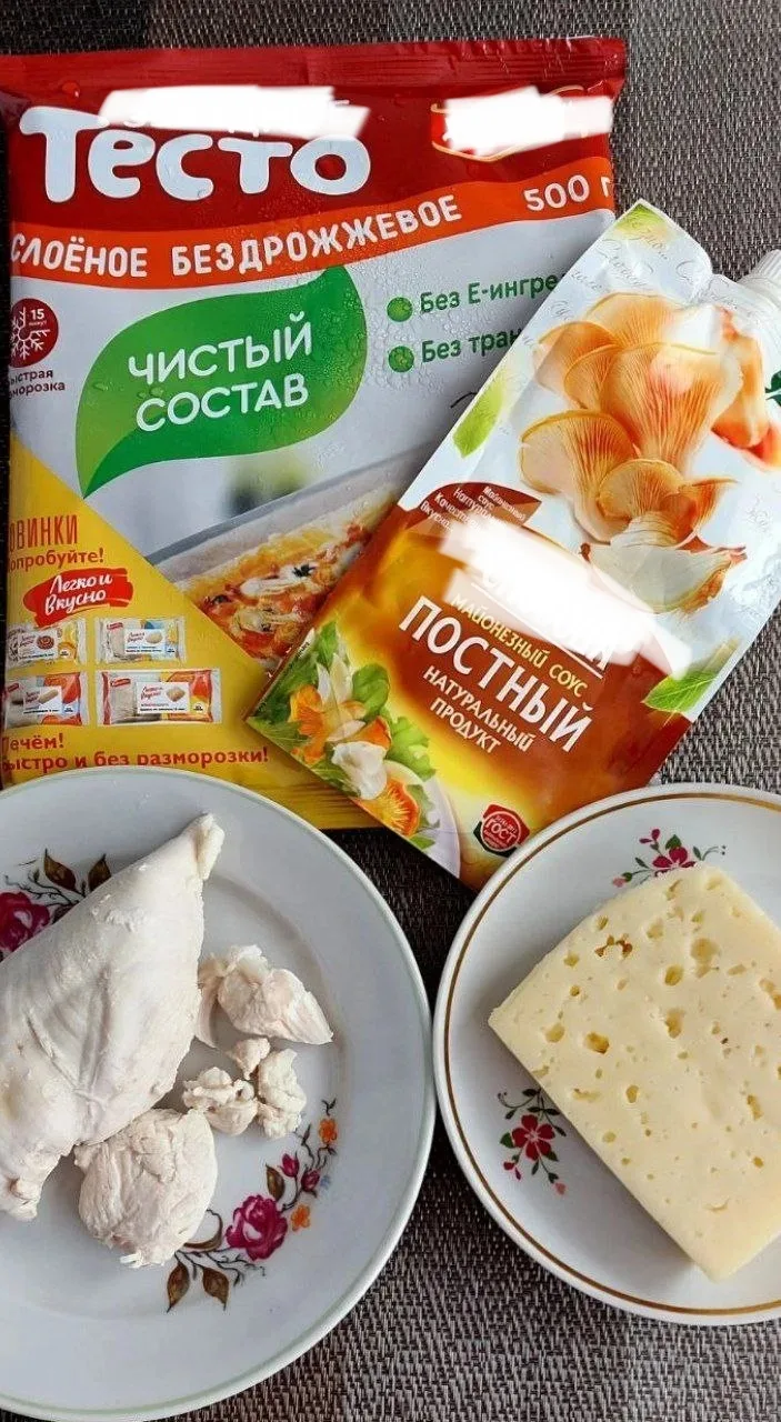 Иногда вечером я понимаю, что завтрак утром я не приготовлю... 
Тогда в ход идёт тесто из морозилки 