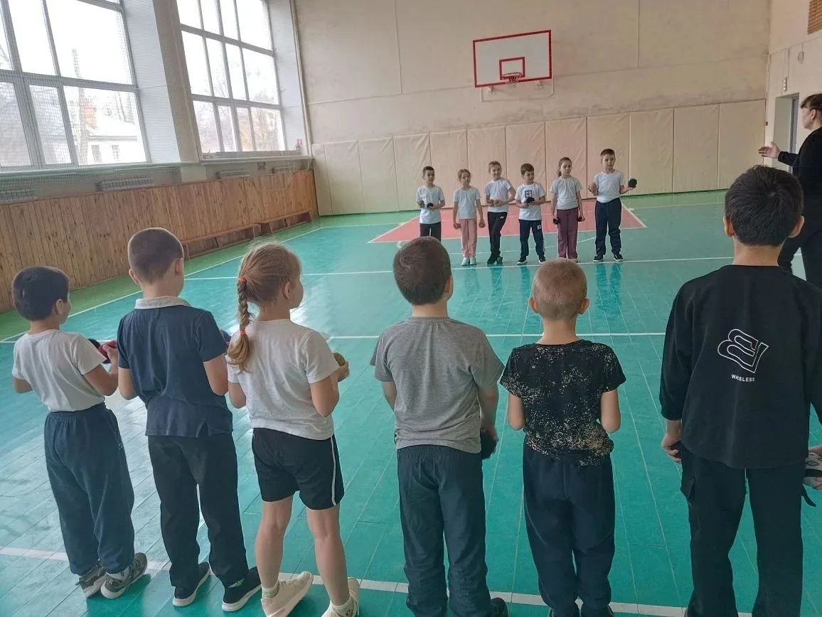 🏃‍♂️ Весёлые старты  В рамках Дня здоровья между учащимися 1Г и 1Д классов прошли «Весёлые старты» 🎉