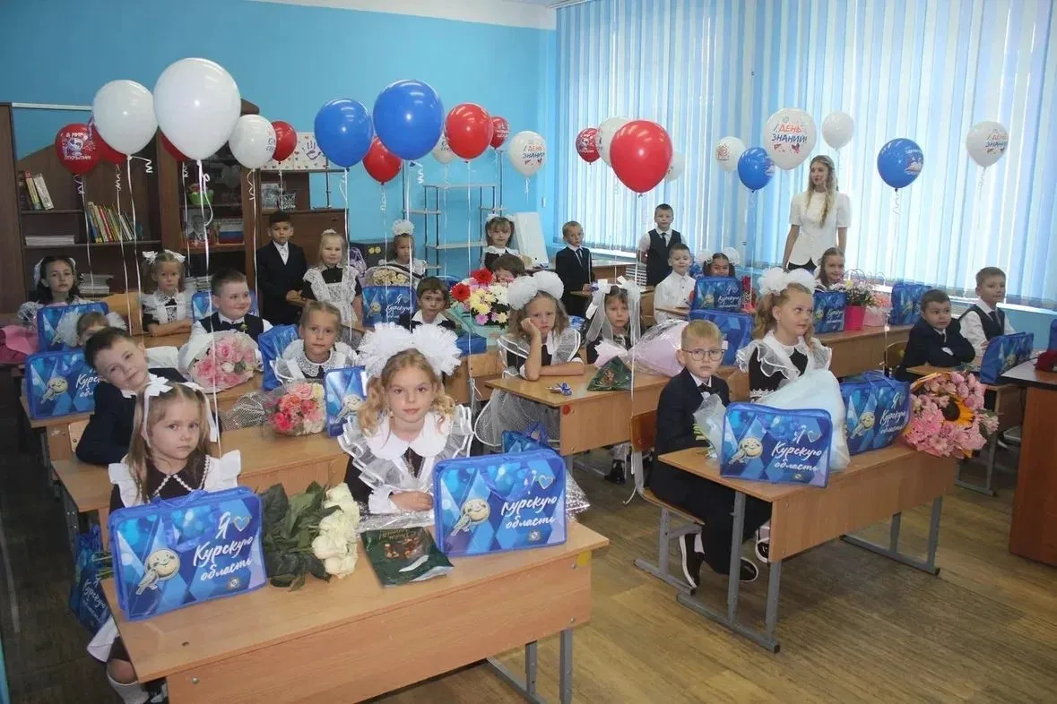🎒 В День знаний, первоклассники нашей школы, как и все школьники региона, получили в п...