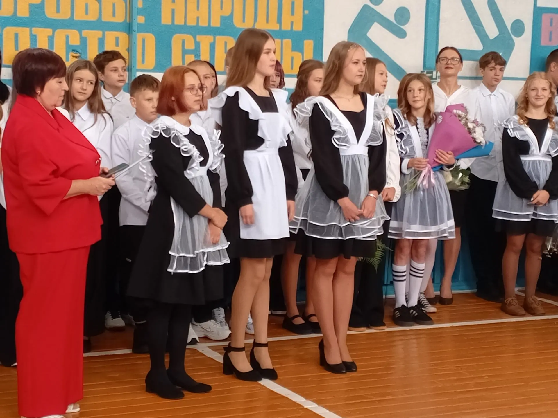 Снова в школу! Толстихинская школа встретила новый учебный год 📚 🚀🍁