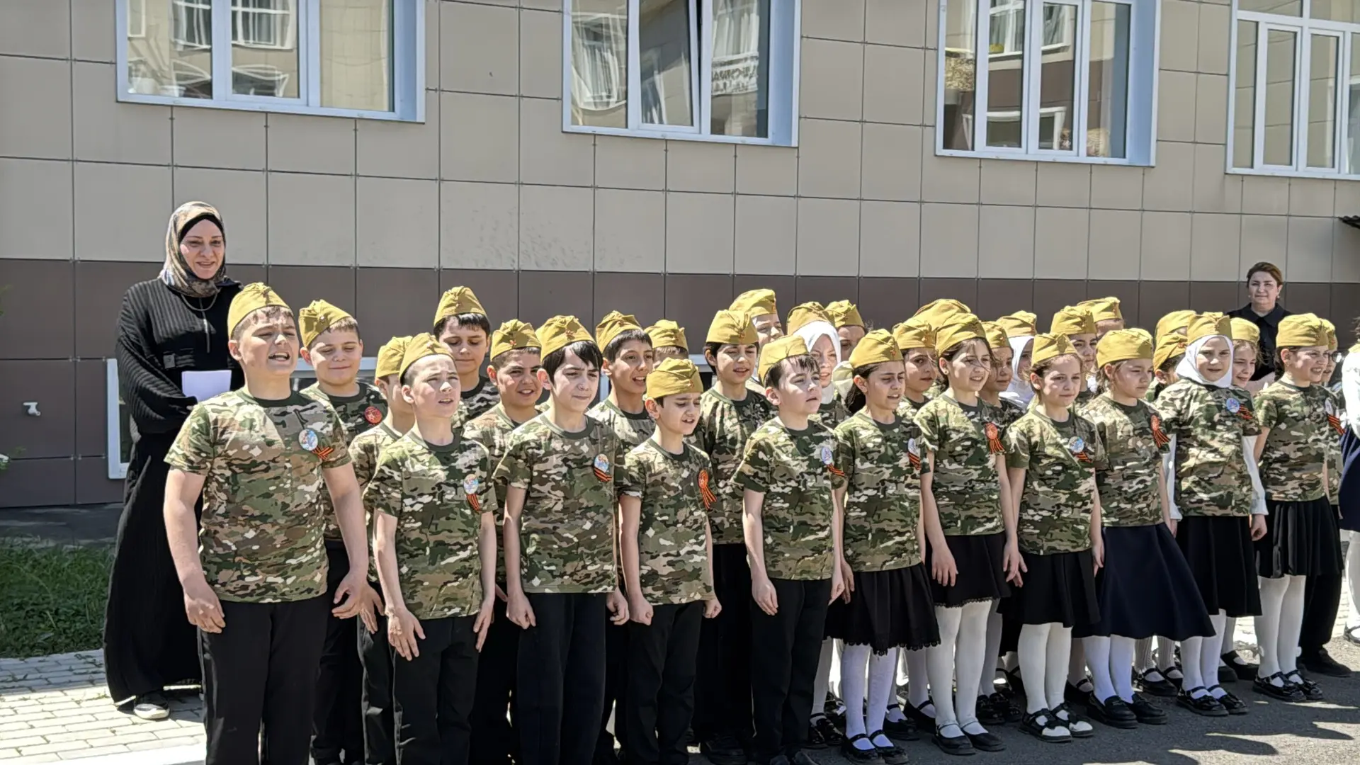 ▌ Память, гордость и преемственность поколений  В школе №27 имени Тхаро Абатаева 7 мая прошёл масшта