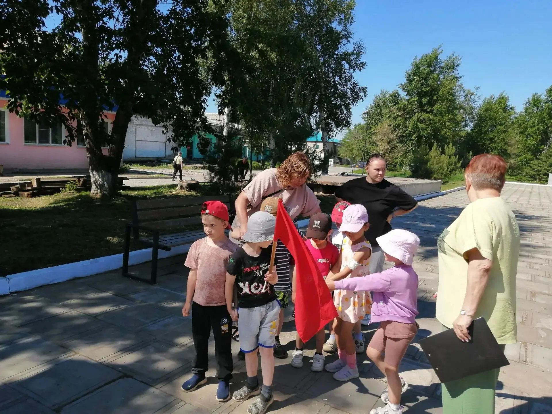 ЭКОЛОГИЧЕСКАЯ ИГРА

Сегодня на сельской площади проведена экологическая игра «Лесное путешествие» с 