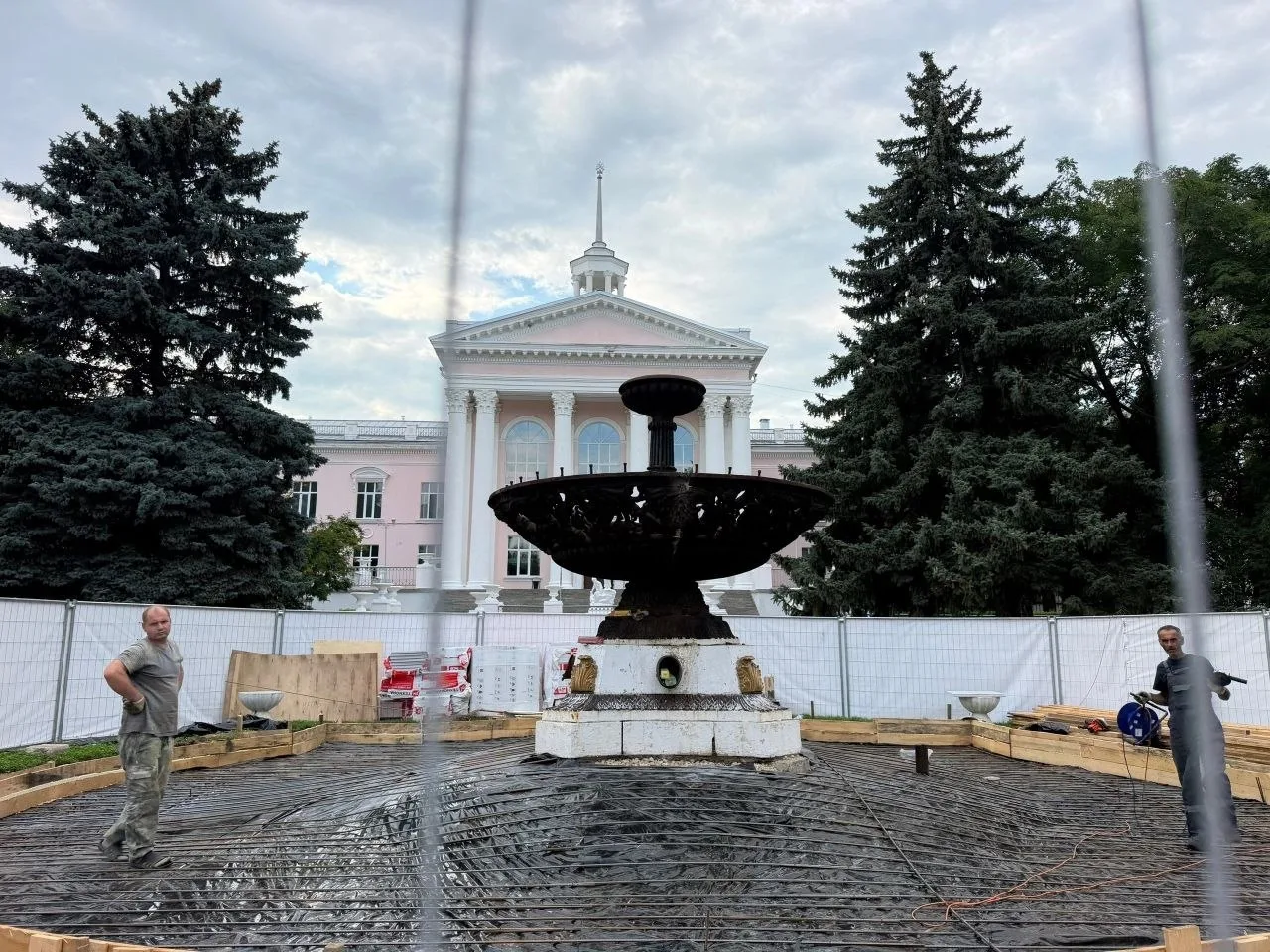 🫧 У Рязанского Дворца Первых (бывший Дворец детского творчества) реставрируют фонтан! ...
