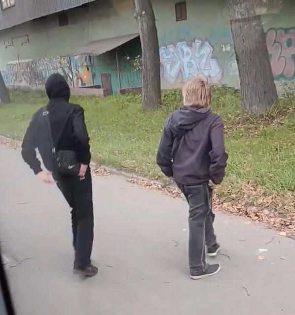 Ехали в 41 автобусе, всю дорогу матерились, пинали сиденья ногами, место пожилым не уст...