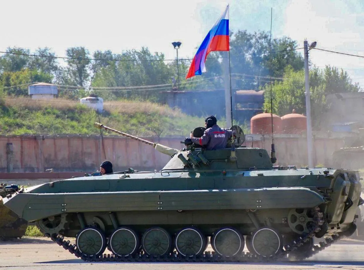 Уважаемые воины-танкисты, сотрудники, ветераны военно-промышленного комплекса!