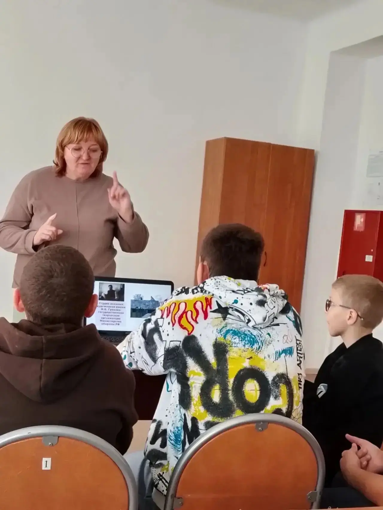 🎨 «В гостях у мастеров батальной живописи: виртуальная экскурсия в студию Грекова!» 🇷🇺