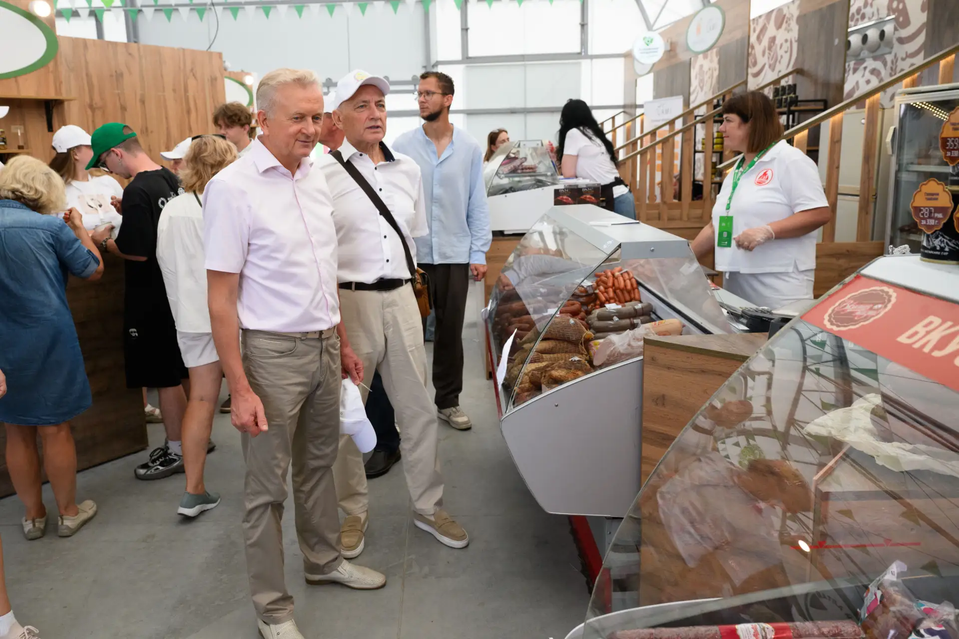 💫Около 5 тысяч видов алтайской продукции представили на экспозиции «Алтайские продукты +100 к здоро