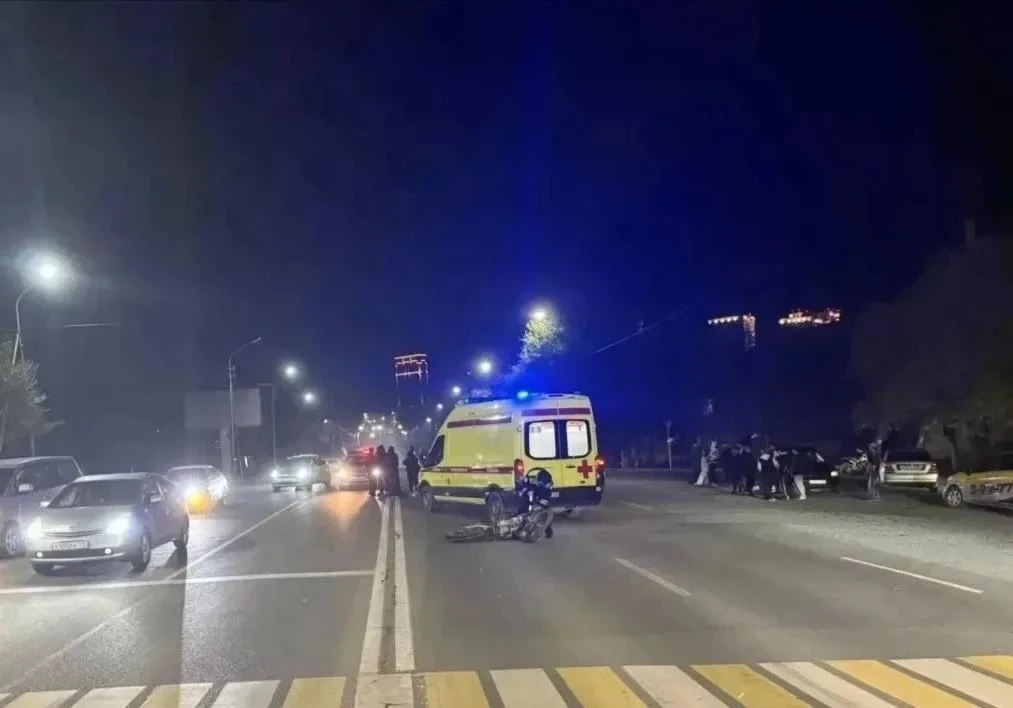 В городе Артём вчера вечером пострадали двое подростков, управлявших мототехникой. Поли...