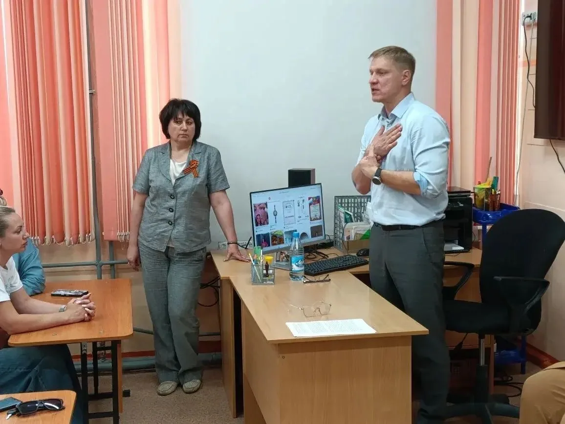 ❗️ Острый вопрос о закрытии старших классов в 7-й школе в Овсянке вчера обсудили родители и учителя 