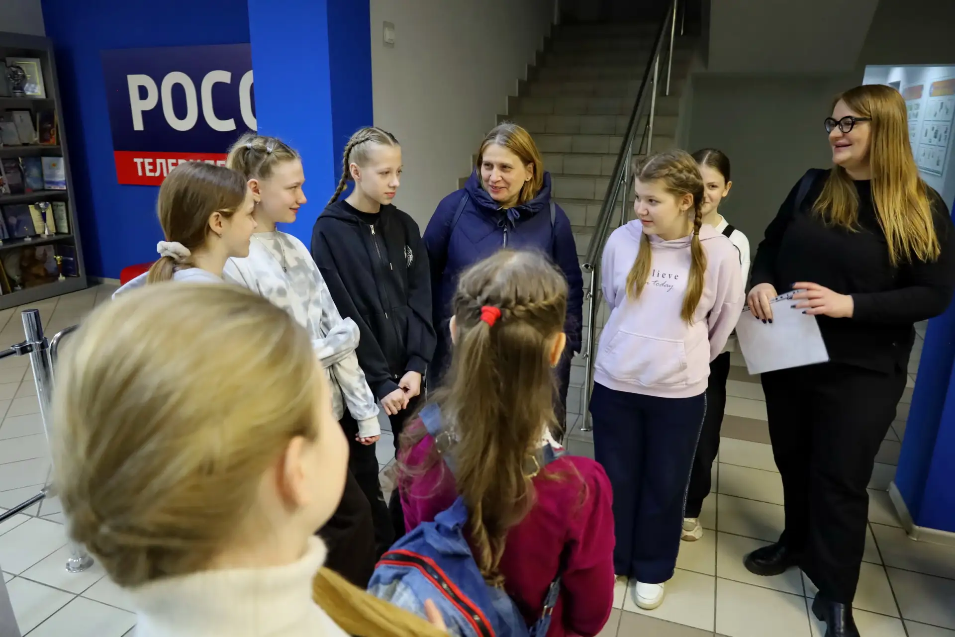 В Костроме учащиеся медиакласса посетили с экскурсией региональный филиал ВГТРК.  Встреча ребят с пр