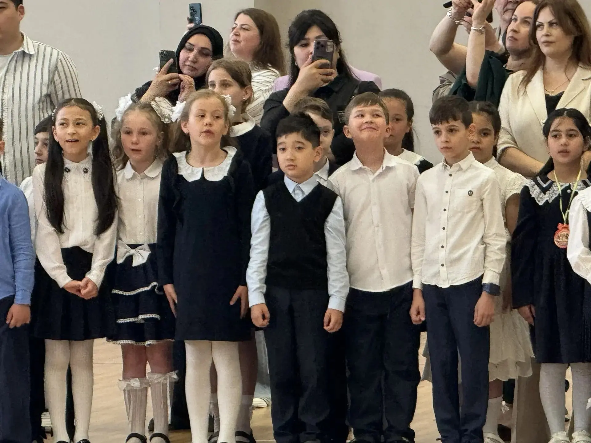 🔔 Последний звонок — начало новой главы!  🎓Сегодня в образовательном центре «Лидер» прозвучал послед