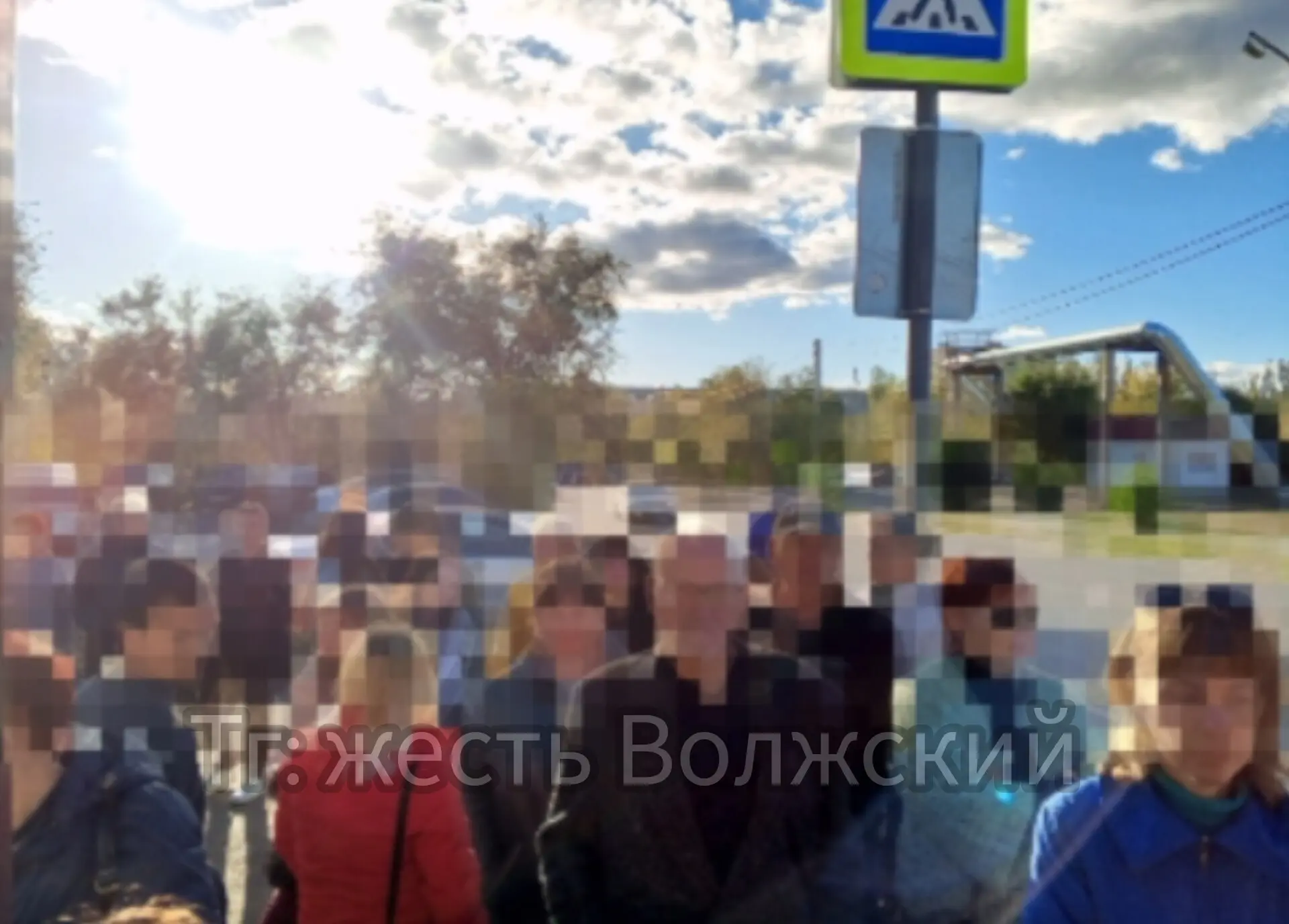 🚨 Часы на холоде: огромная очередь за проездными билетами возмутила волжан