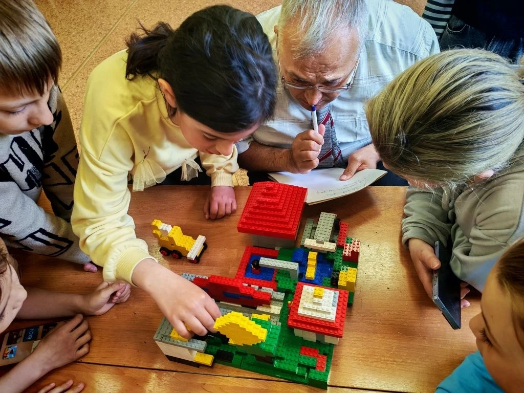 LEGO-конструирование «Летние фантазии»

Сегодня в нашем лагере прошло увлекательное занятие по конст